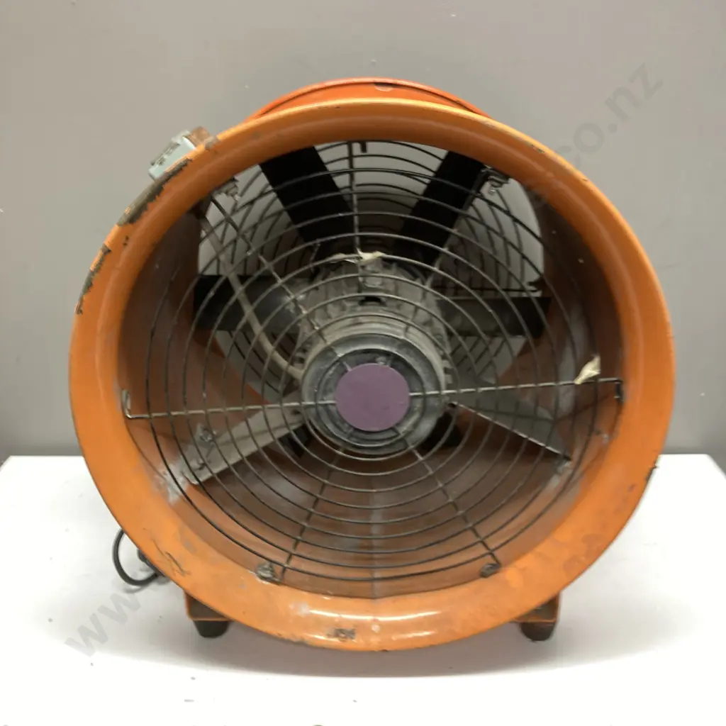 Portable Ventilation Fan. Dia 40cm (On / Off Switch Damaged) Image 1++